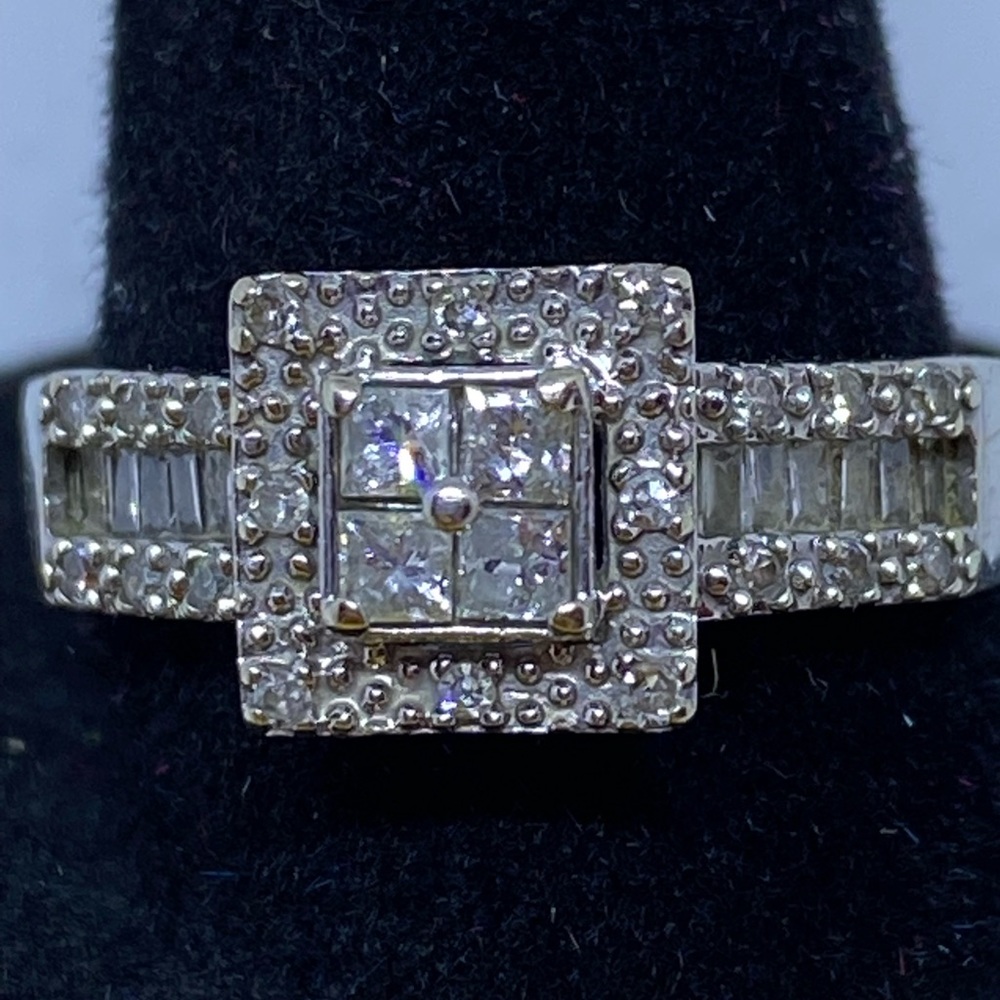 Genuine Diamond Ring with Fun Case